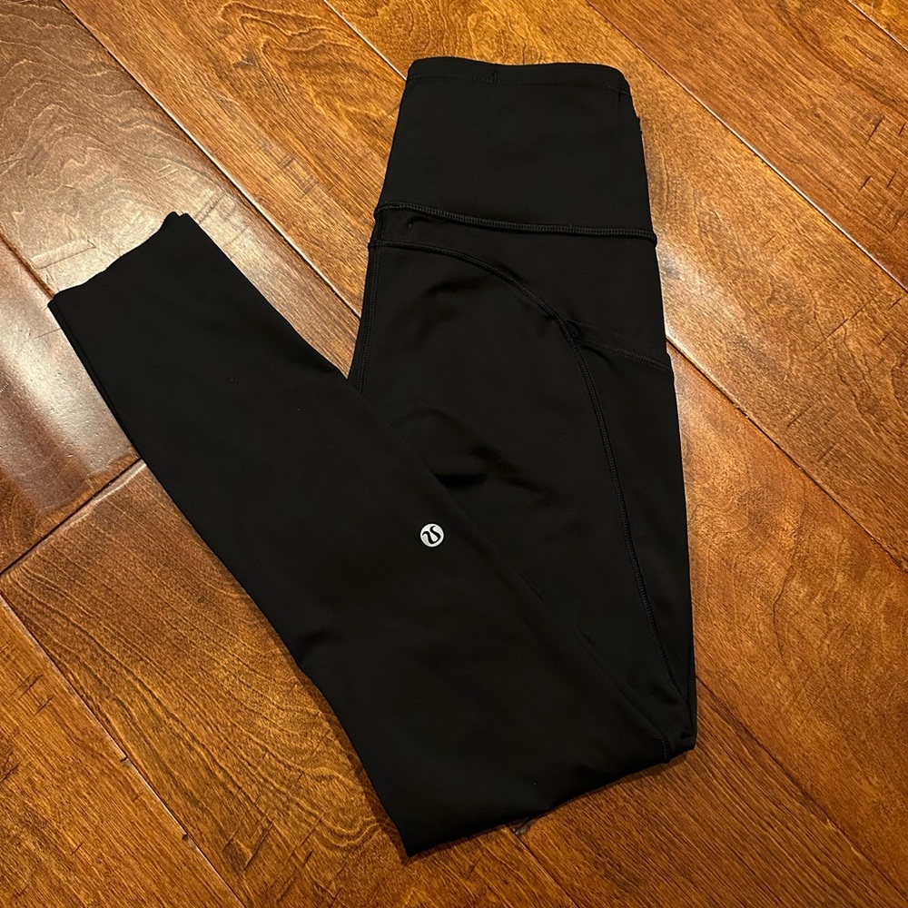 Black lululemon leggings size 4 with pockets